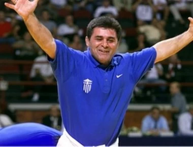 «Έφυγε» ο Μπάμπης Χολίδης στα 62 του χρόνια (βίντεο)